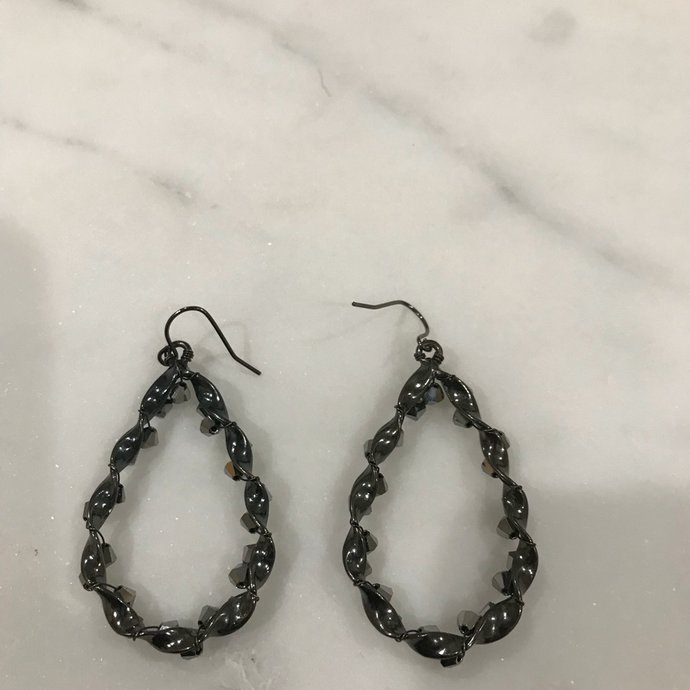 Silver/black tear drop shape earrings